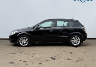 Подержанный автомобиль Opel Astra Hatchback 2008 года (8 фото)