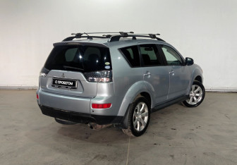 Подержанный автомобиль Mitsubishi Outlander 2011 года (7 фото)