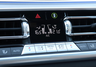 Подержанный автомобиль BMW X5 2022 года (20 фото)