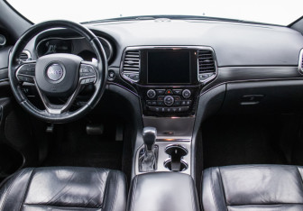 Подержанный автомобиль Jeep Grand Cherokee 2021 года (13 фото)