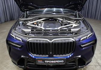 Подержанный автомобиль BMW X7 2022 года (9 фото)