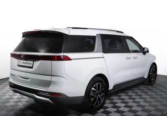 Подержанный автомобиль Kia Carnival 2020 года (5 фото)