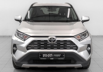 Подержанный автомобиль Toyota RAV4 2021 года (2 фото)