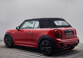 Подержанный автомобиль MINI Hatch 2020 года (3 фото)