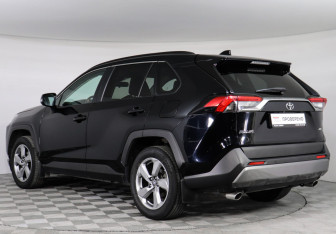Подержанный автомобиль Toyota RAV4 2020 года (7 фото)