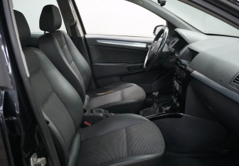 Подержанный автомобиль Opel Astra Hatchback 2007 года (11 фото)