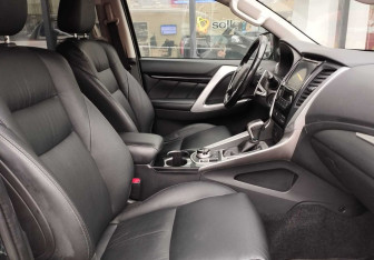 Подержанный автомобиль Mitsubishi Pajero Sport 2018 года (10 фото)