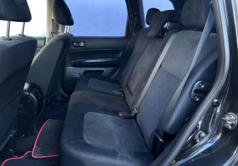 Подержанный автомобиль Nissan X-Trail 2011 года (10 фото)