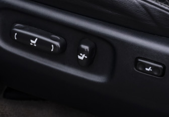 Подержанный автомобиль Toyota Land Cruiser Suv 2014 года (17 фото)