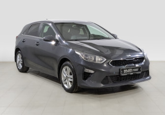 Подержанный автомобиль Kia Ceed Hatchback 2021 года (3 фото)