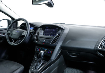 Подержанный автомобиль Ford Focus Hatchback 2019 года (6 фото)