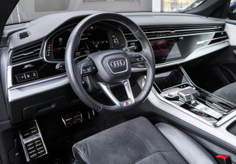 Подержанный автомобиль Audi Q8 2021 года (14 фото)
