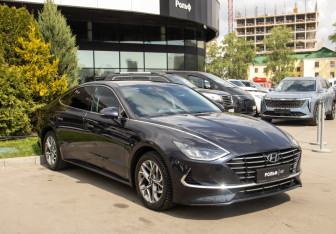 Подержанный автомобиль Hyundai Sonata 2021 года (2 фото)