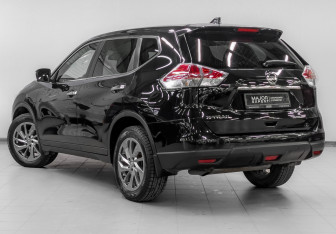 Подержанный автомобиль Nissan X-Trail 2017 года (7 фото)