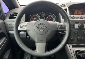 Подержанный автомобиль Opel Zafira Compactvan 2007 года (12 фото)