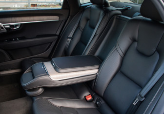 Подержанный автомобиль Volvo S90 2021 года (11 фото)