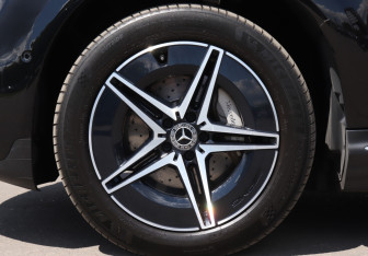 Подержанный автомобиль Mercedes-Benz EQC 2020 года (24 фото)