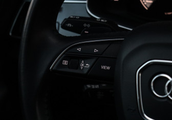 Подержанный автомобиль Audi Q8 2019 года (23 фото)