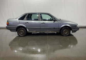 Подержанный автомобиль Volkswagen Passat Sedan 1989 года (7 фото)