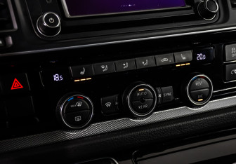 Подержанный автомобиль Volkswagen Multivan 2016 года (20 фото)