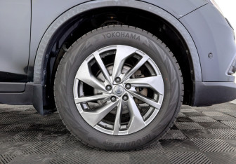 Подержанный автомобиль Nissan X-Trail 2016 года (18 фото)
