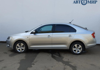Подержанный автомобиль Skoda Rapid Liftback 2017 года (8 фото)