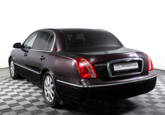 Подержанный автомобиль Kia Opirus 2009 года (7 фото)