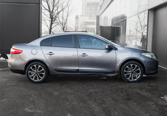 Подержанный автомобиль Renault Fluence 2011 года (4 фото)