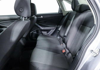 Подержанный автомобиль Volkswagen Jetta Sedan 2020 года (15 фото)