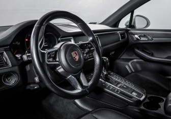 Подержанный автомобиль Porsche Macan 2018 года (14 фото)