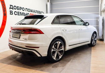 Подержанный автомобиль Audi Q8 2018 года (4 фото)