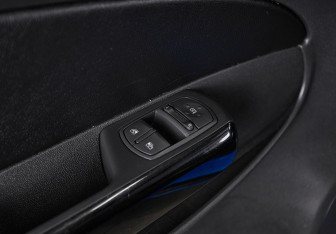 Подержанный автомобиль Opel Corsa 2007 года (8 фото)