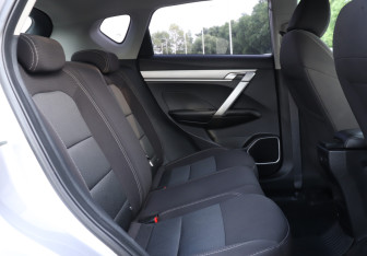 Подержанный автомобиль Geely Coolray 2023 года (10 фото)