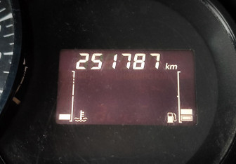 Подержанный автомобиль Renault Megane Hatchback 2012 года (16 фото)