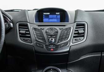 Подержанный автомобиль Ford Fiesta Hatchback 2015 года (8 фото)