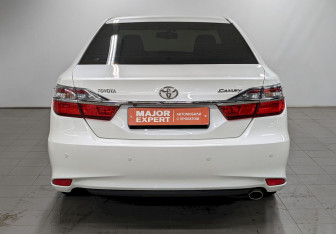 Подержанный автомобиль Toyota Camry Sedan 2015 года (6 фото)
