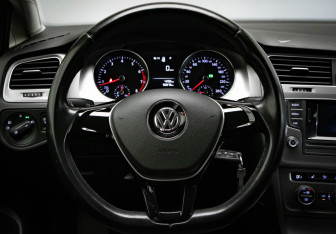 Подержанный автомобиль Volkswagen Golf Hatchback 2014 года (9 фото)