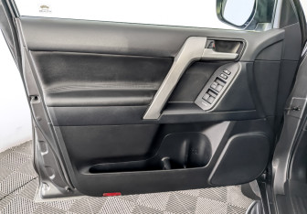 Подержанный автомобиль Toyota Land Cruiser Prado 2021 года (19 фото)