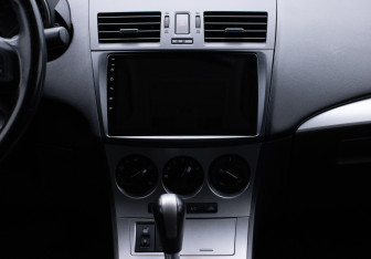 Подержанный автомобиль Mazda 3 Sedan 2010 года (14 фото)