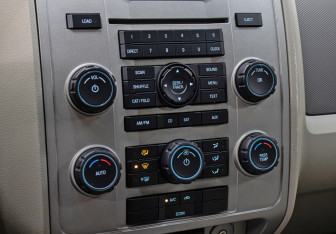 Подержанный автомобиль Ford Escape 2007 года (17 фото)