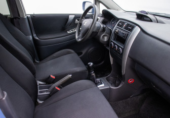 Подержанный автомобиль Suzuki Liana Wagon 2005 года (9 фото)