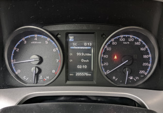 Подержанный автомобиль Toyota RAV4 2016 года (16 фото)