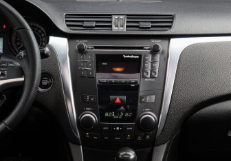 Подержанный автомобиль Suzuki Kizashi 2011 года (11 фото)