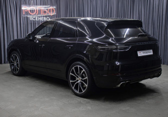 Подержанный автомобиль Porsche Cayenne 2018 года (7 фото)