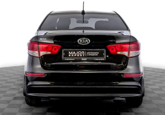 Подержанный автомобиль Kia Rio Sedan 2017 года (6 фото)