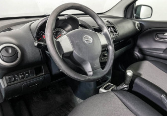 Подержанный автомобиль Nissan Note 2011 года (13 фото)