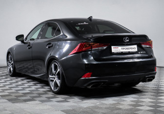 Подержанный автомобиль Lexus IS Sedan 2017 года (7 фото)