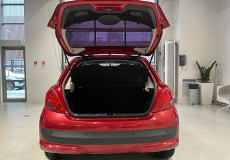 Подержанный автомобиль Peugeot 207 Hatchback 2008 года (6 фото)