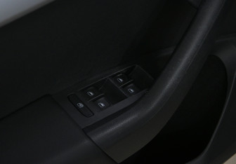 Подержанный автомобиль Skoda Octavia Liftback 2014 года (15 фото)