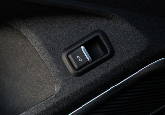 Подержанный автомобиль Geely Monjaro 2023 года (29 фото)